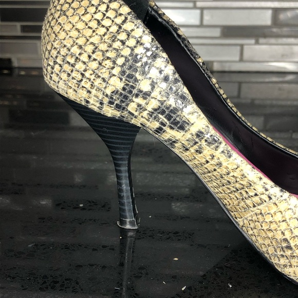 Isaac Mizrahi faux snakeskin high heel - Picture 4 of 8